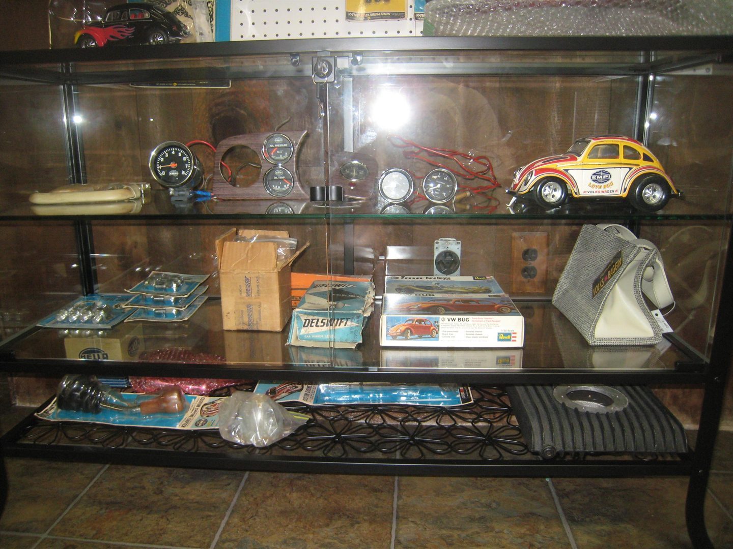 Image may have been reduced in size. Click image to view fullscreen.
