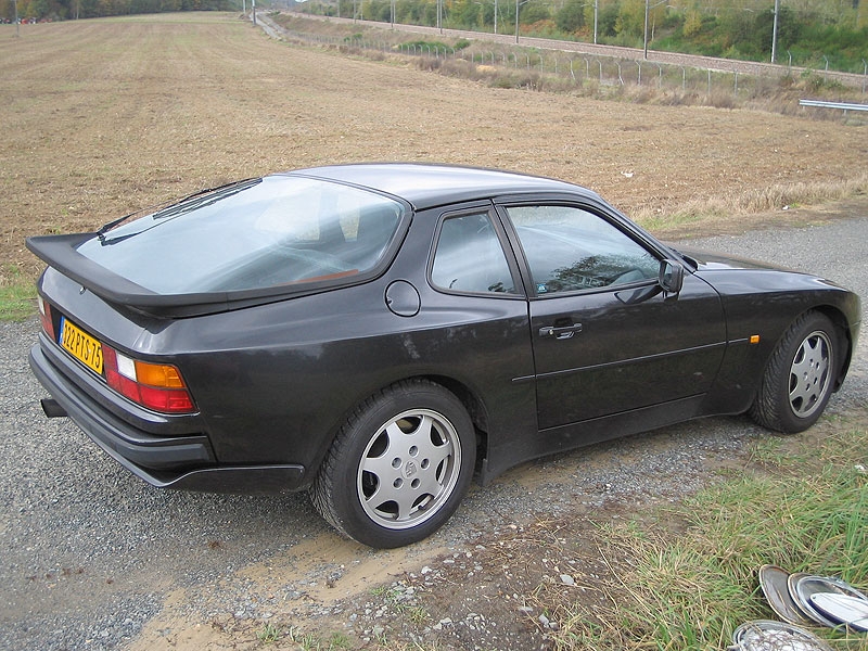 Porsche 944S2